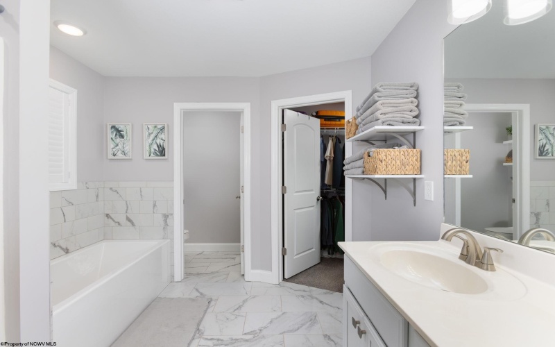 126 Landing Drive, Morgantown, West Virginia 26508, 4 Bedrooms Bedrooms, 7 Rooms Rooms,2 BathroomsBathrooms,Single Family Detached,For Sale,Landing,10162947