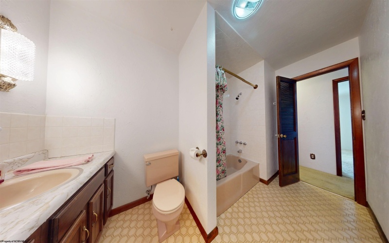 1608 Michael Lane, Fairmont, West Virginia 26554-0000, 4 Bedrooms Bedrooms, 12 Rooms Rooms,2 BathroomsBathrooms,Single Family Detached,For Sale,Michael,10162948