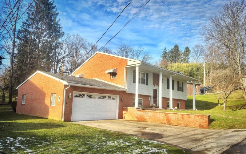 1608 Michael Lane, Fairmont, West Virginia 26554-0000, 4 Bedrooms Bedrooms, 12 Rooms Rooms,2 BathroomsBathrooms,Single Family Detached,For Sale,Michael,10162948