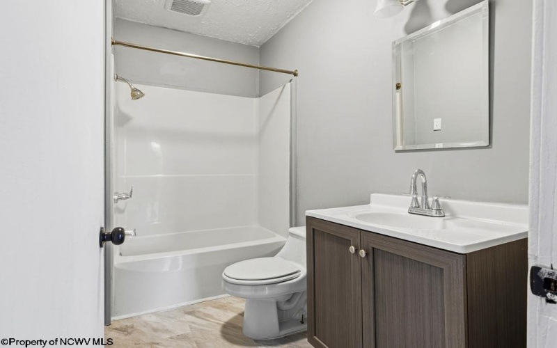 1201 25th Street, Clarksburg, West Virginia 26301, 2 Bedrooms Bedrooms, 4 Rooms Rooms,1 BathroomBathrooms,Single Family Detached,For Sale,25th,10162951