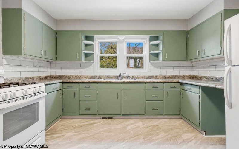 1201 25th Street, Clarksburg, West Virginia 26301, 2 Bedrooms Bedrooms, 4 Rooms Rooms,1 BathroomBathrooms,Single Family Detached,For Sale,25th,10162951