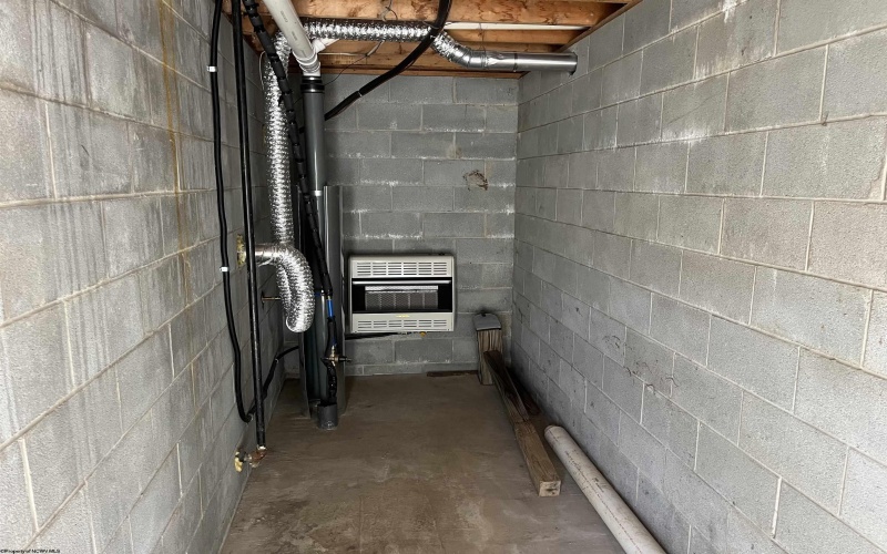 619 Fall Avenue, Weston, West Virginia 26452, 2 Bedrooms Bedrooms, 4 Rooms Rooms,1 BathroomBathrooms,Single Family Detached,For Sale,Fall,10162956