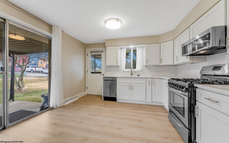 460 Broadway Avenue, Star City, West Virginia 26505, 3 Bedrooms Bedrooms, 5 Rooms Rooms,2 BathroomsBathrooms,Single Family Detached,For Sale,Broadway,10162973