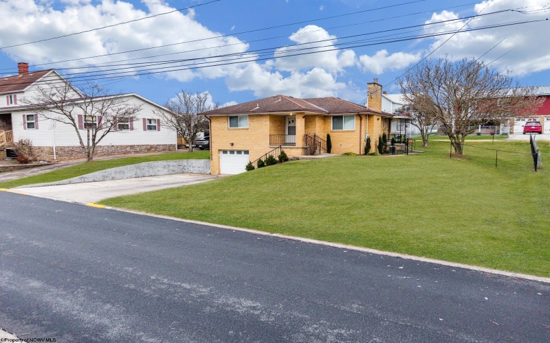 460 Broadway Avenue, Star City, West Virginia 26505, 3 Bedrooms Bedrooms, 5 Rooms Rooms,2 BathroomsBathrooms,Single Family Detached,For Sale,Broadway,10162973