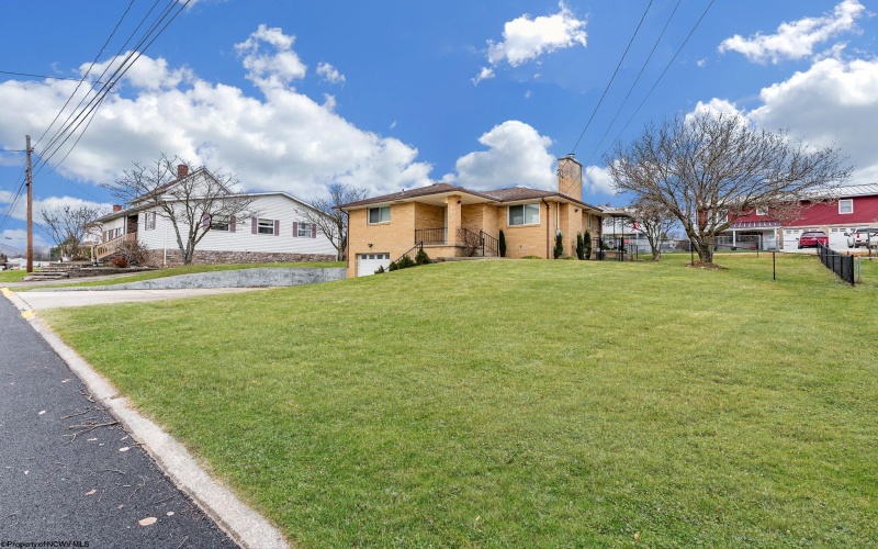 460 Broadway Avenue, Star City, West Virginia 26505, 3 Bedrooms Bedrooms, 5 Rooms Rooms,2 BathroomsBathrooms,Single Family Detached,For Sale,Broadway,10162973