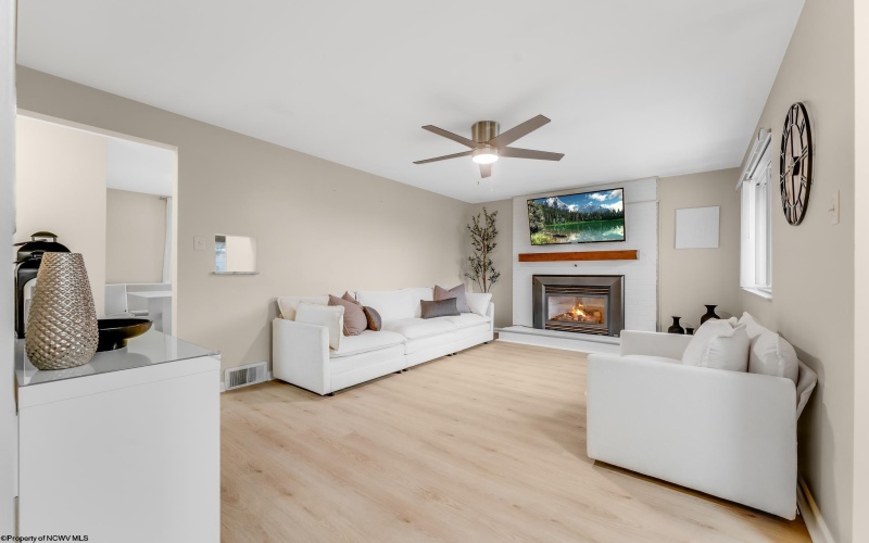 460 Broadway Avenue, Star City, West Virginia 26505, 3 Bedrooms Bedrooms, 5 Rooms Rooms,2 BathroomsBathrooms,Single Family Detached,For Sale,Broadway,10162973