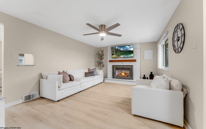 460 Broadway Avenue, Star City, West Virginia 26505, 3 Bedrooms Bedrooms, 5 Rooms Rooms,2 BathroomsBathrooms,Single Family Detached,For Sale,Broadway,10162973