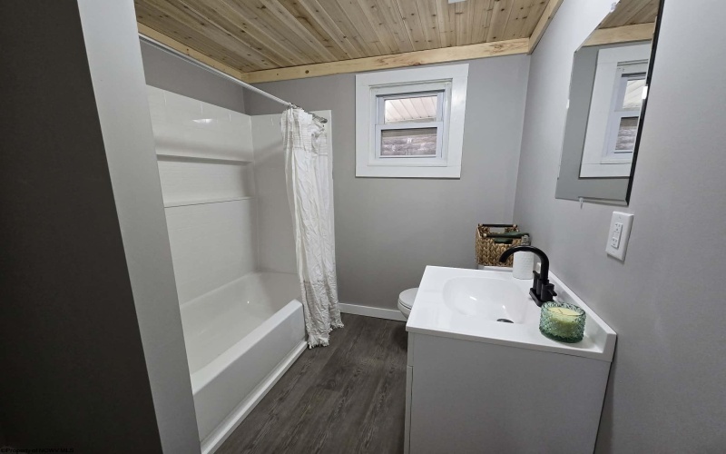 126 Anderson Street, Clarksburg, West Virginia 26301, 3 Bedrooms Bedrooms, 6 Rooms Rooms,1 BathroomBathrooms,Single Family Detached,For Sale,Anderson,10162968