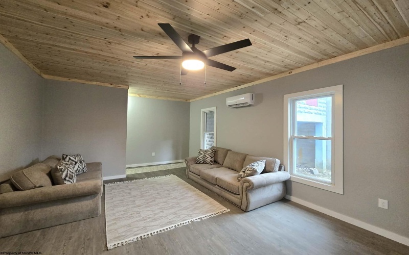 126 Anderson Street, Clarksburg, West Virginia 26301, 3 Bedrooms Bedrooms, 6 Rooms Rooms,1 BathroomBathrooms,Single Family Detached,For Sale,Anderson,10162968