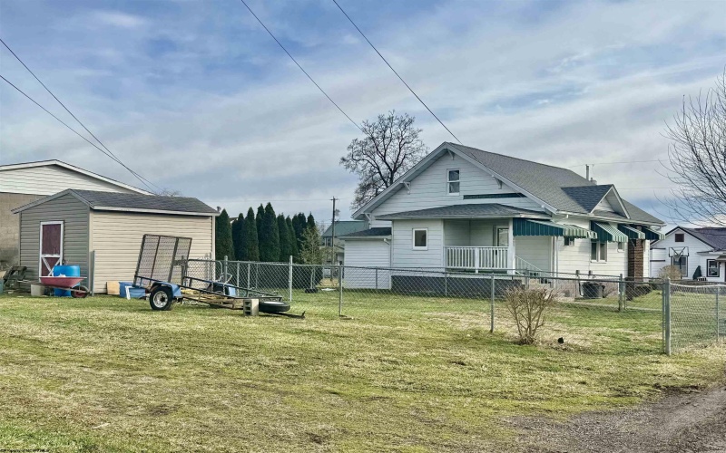 400 Highland Avenue, Fairmont, West Virginia 26554, 2 Bedrooms Bedrooms, 6 Rooms Rooms,1 BathroomBathrooms,Single Family Detached,For Sale,Highland,10162978