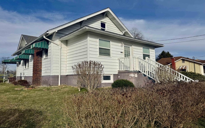 400 Highland Avenue, Fairmont, West Virginia 26554, 2 Bedrooms Bedrooms, 6 Rooms Rooms,1 BathroomBathrooms,Single Family Detached,For Sale,Highland,10162978