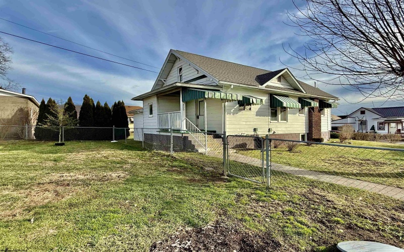 400 Highland Avenue, Fairmont, West Virginia 26554, 2 Bedrooms Bedrooms, 6 Rooms Rooms,1 BathroomBathrooms,Single Family Detached,For Sale,Highland,10162978