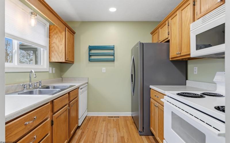 103 Pierpont Heights, Morgantown, West Virginia 26508, 2 Bedrooms Bedrooms, 4 Rooms Rooms,2 BathroomsBathrooms,Residential Rentals,For Rent,Pierpont,10162989