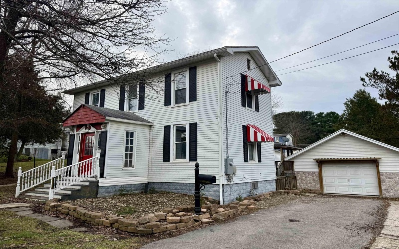 325 Morgantown Street, Kingwood, West Virginia 26537, 4 Bedrooms Bedrooms, 10 Rooms Rooms,1 BathroomBathrooms,Single Family Detached,For Sale,Morgantown,10162984