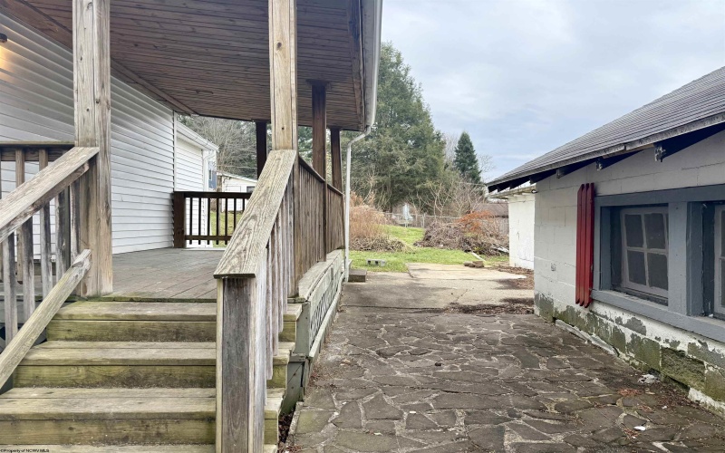 325 Morgantown Street, Kingwood, West Virginia 26537, 4 Bedrooms Bedrooms, 10 Rooms Rooms,1 BathroomBathrooms,Single Family Detached,For Sale,Morgantown,10162984