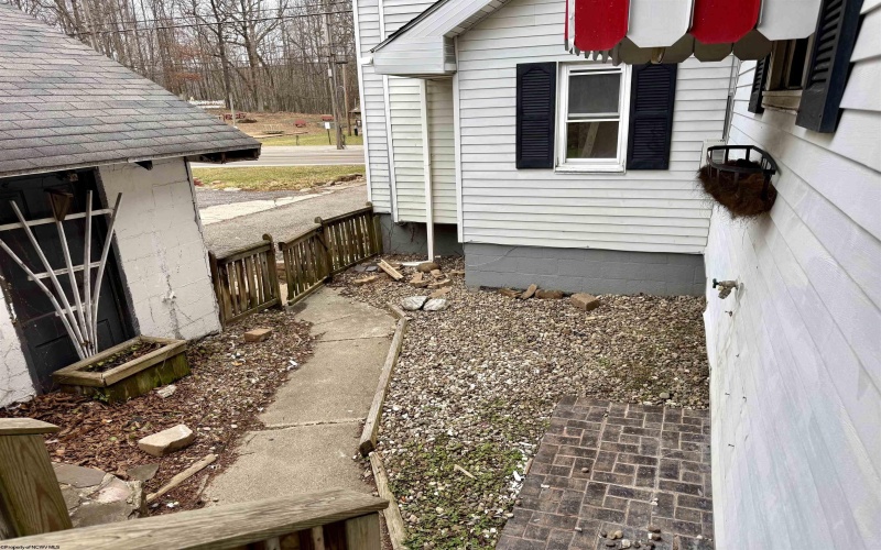 325 Morgantown Street, Kingwood, West Virginia 26537, 4 Bedrooms Bedrooms, 10 Rooms Rooms,1 BathroomBathrooms,Single Family Detached,For Sale,Morgantown,10162984