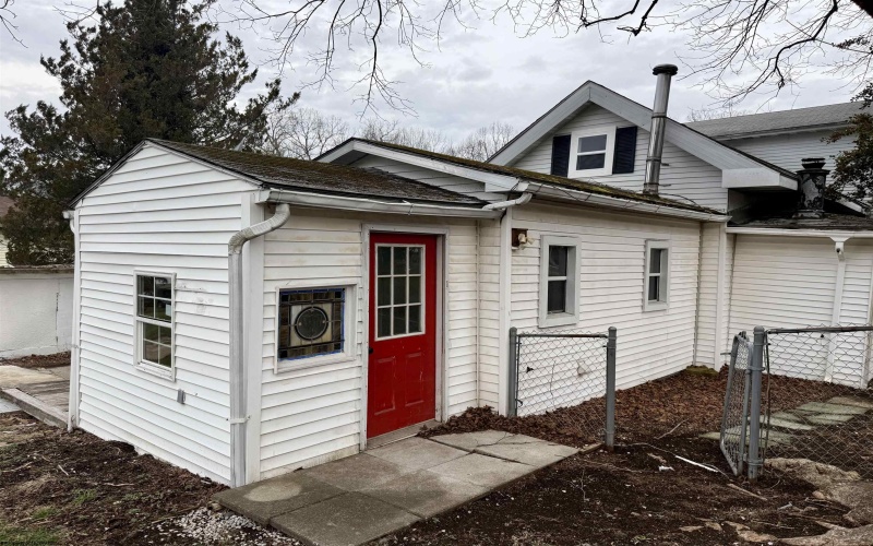 325 Morgantown Street, Kingwood, West Virginia 26537, 4 Bedrooms Bedrooms, 10 Rooms Rooms,1 BathroomBathrooms,Single Family Detached,For Sale,Morgantown,10162984