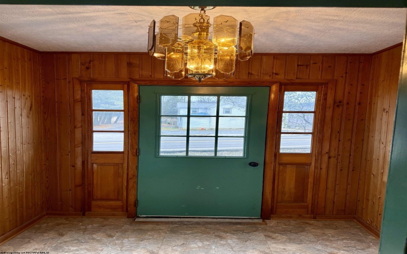 325 Morgantown Street, Kingwood, West Virginia 26537, 4 Bedrooms Bedrooms, 10 Rooms Rooms,1 BathroomBathrooms,Single Family Detached,For Sale,Morgantown,10162984