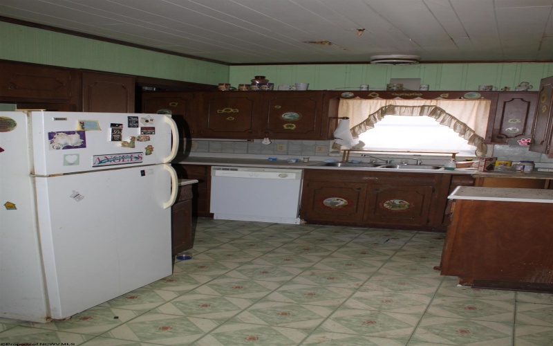 1349 Point Mountain Road, Webster Springs, West Virginia 26288, 3 Bedrooms Bedrooms, 9 Rooms Rooms,2 BathroomsBathrooms,Single Family Detached,For Sale,Point Mountain,10162995