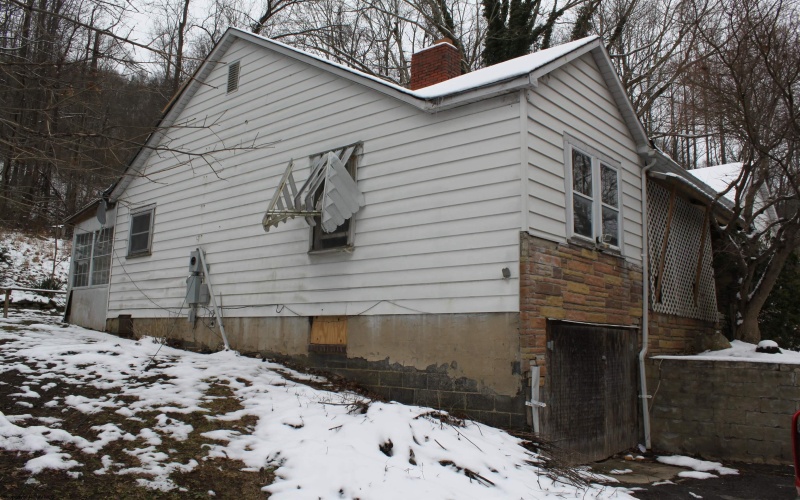 1349 Point Mountain Road, Webster Springs, West Virginia 26288, 3 Bedrooms Bedrooms, 9 Rooms Rooms,2 BathroomsBathrooms,Single Family Detached,For Sale,Point Mountain,10162995