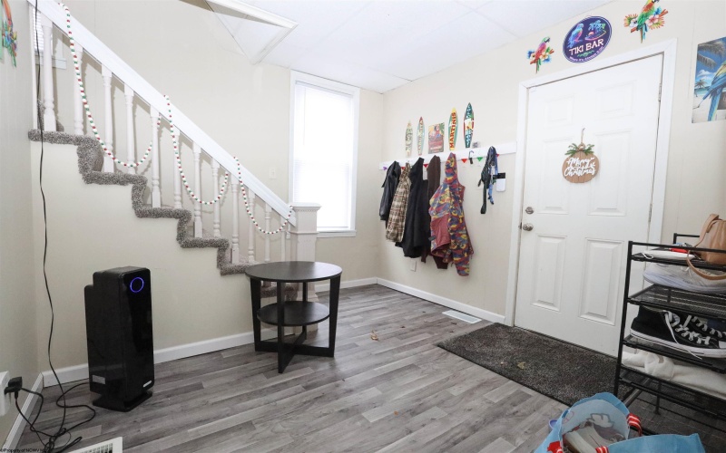 909 College Avenue, Morgantown, West Virginia 26508, 3 Bedrooms Bedrooms, 10 Rooms Rooms,2 BathroomsBathrooms,Residential Rentals,For Rent,College,10162670