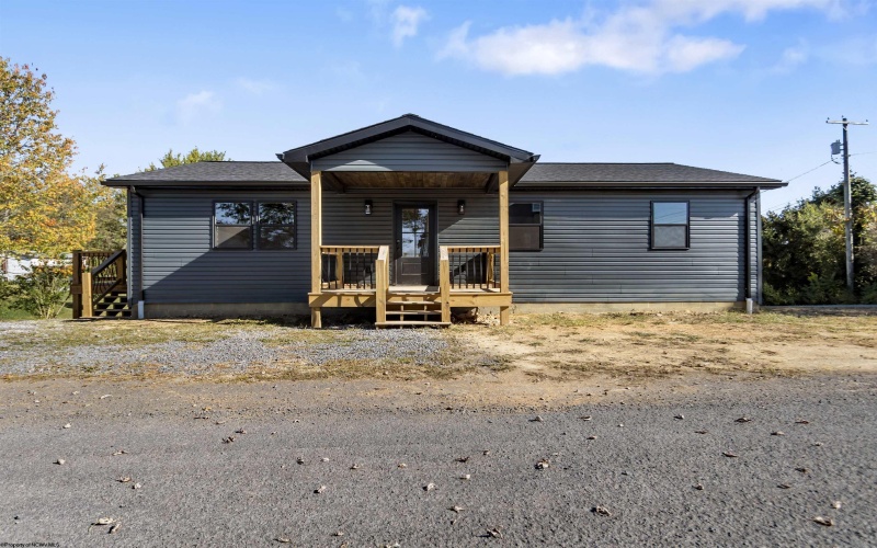 100 Maple Street, Masontown, West Virginia 26542-9649, 4 Bedrooms Bedrooms, 8 Rooms Rooms,2 BathroomsBathrooms,Single Family Detached,For Sale,Maple,10161662