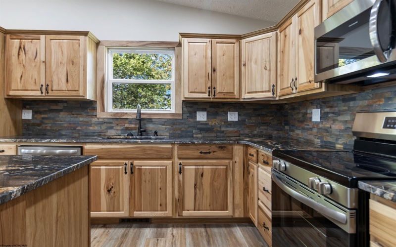 100 Maple Street, Masontown, West Virginia 26542-9649, 4 Bedrooms Bedrooms, 8 Rooms Rooms,2 BathroomsBathrooms,Single Family Detached,For Sale,Maple,10161662