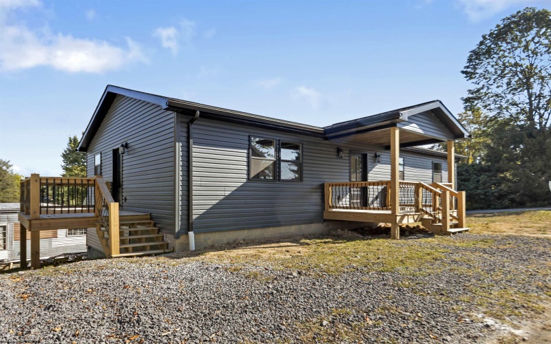 100 Maple Street, Masontown, West Virginia 26542-9649, 4 Bedrooms Bedrooms, 8 Rooms Rooms,2 BathroomsBathrooms,Single Family Detached,For Sale,Maple,10161662