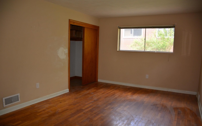 1251 Briercliff Road, Bridgeport, West Virginia 26330, 3 Bedrooms Bedrooms, 6 Rooms Rooms,1 BathroomBathrooms,Single Family Detached,For Sale,Briercliff,10159555