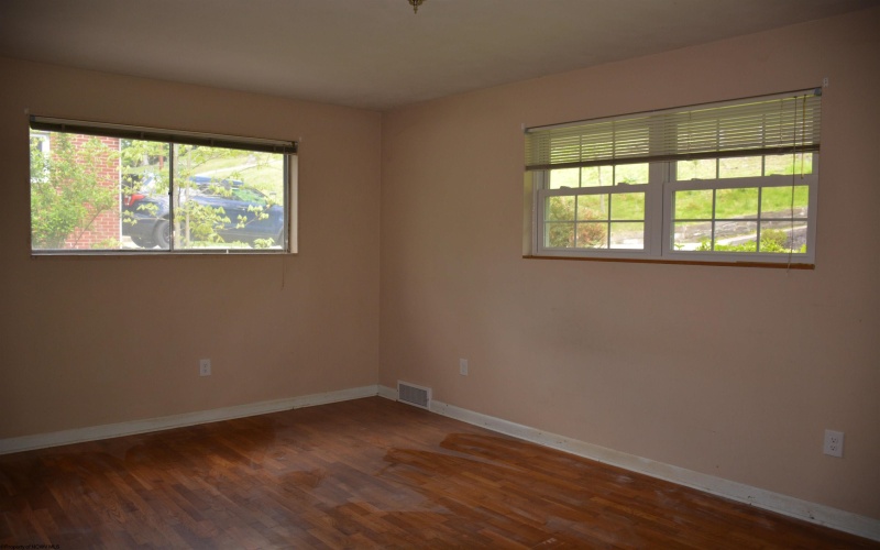 1251 Briercliff Road, Bridgeport, West Virginia 26330, 3 Bedrooms Bedrooms, 6 Rooms Rooms,1 BathroomBathrooms,Single Family Detached,For Sale,Briercliff,10159555