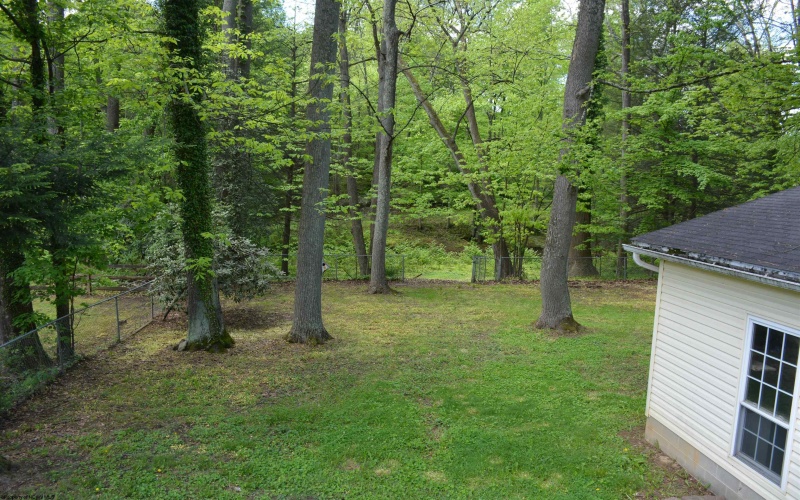 1251 Briercliff Road, Bridgeport, West Virginia 26330, 3 Bedrooms Bedrooms, 6 Rooms Rooms,1 BathroomBathrooms,Single Family Detached,For Sale,Briercliff,10159555