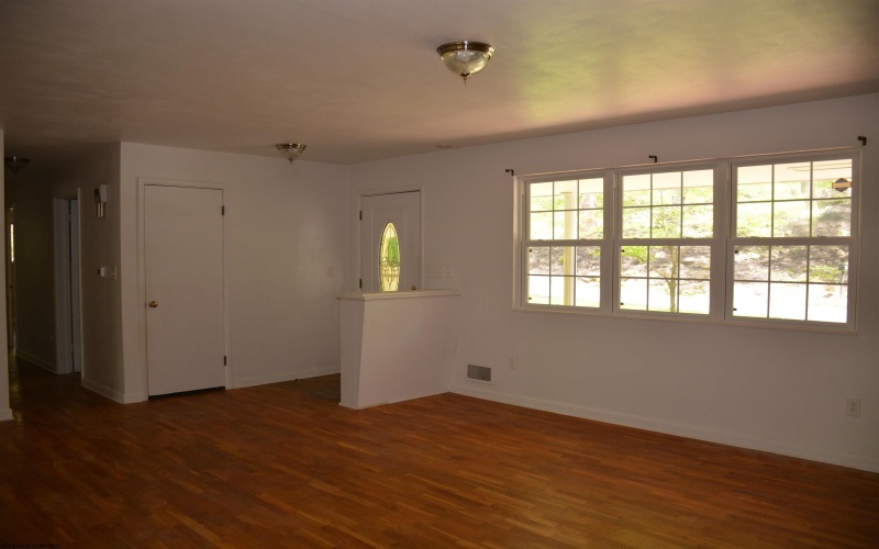 1251 Briercliff Road, Bridgeport, West Virginia 26330, 3 Bedrooms Bedrooms, 6 Rooms Rooms,1 BathroomBathrooms,Single Family Detached,For Sale,Briercliff,10159555