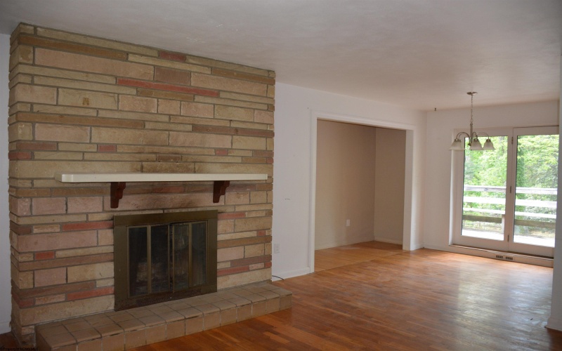 1251 Briercliff Road, Bridgeport, West Virginia 26330, 3 Bedrooms Bedrooms, 6 Rooms Rooms,1 BathroomBathrooms,Single Family Detached,For Sale,Briercliff,10159555