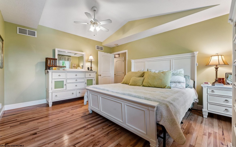 3 Banner Place, Morgantown, West Virginia 26508, 4 Bedrooms Bedrooms, 7 Rooms Rooms,3 BathroomsBathrooms,Single Family Attached,For Sale,Banner,10160566