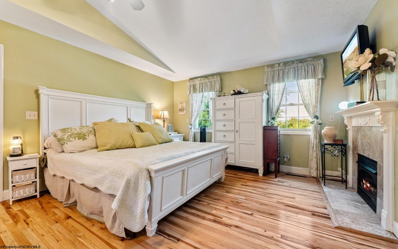 3 Banner Place, Morgantown, West Virginia 26508, 4 Bedrooms Bedrooms, 7 Rooms Rooms,3 BathroomsBathrooms,Single Family Attached,For Sale,Banner,10160566