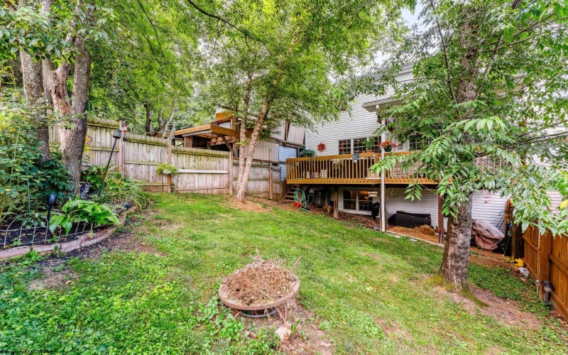 3 Banner Place, Morgantown, West Virginia 26508, 4 Bedrooms Bedrooms, 7 Rooms Rooms,3 BathroomsBathrooms,Single Family Attached,For Sale,Banner,10160566