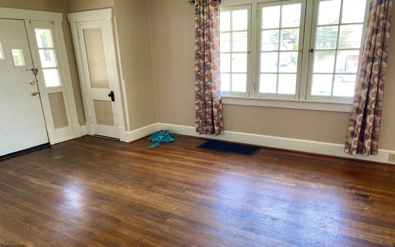 99 Russell Street, Fairmont, West Virginia 26554, 1 Bedroom Bedrooms, 4 Rooms Rooms,1 BathroomBathrooms,Residential Rentals,For Rent,Russell,10161429