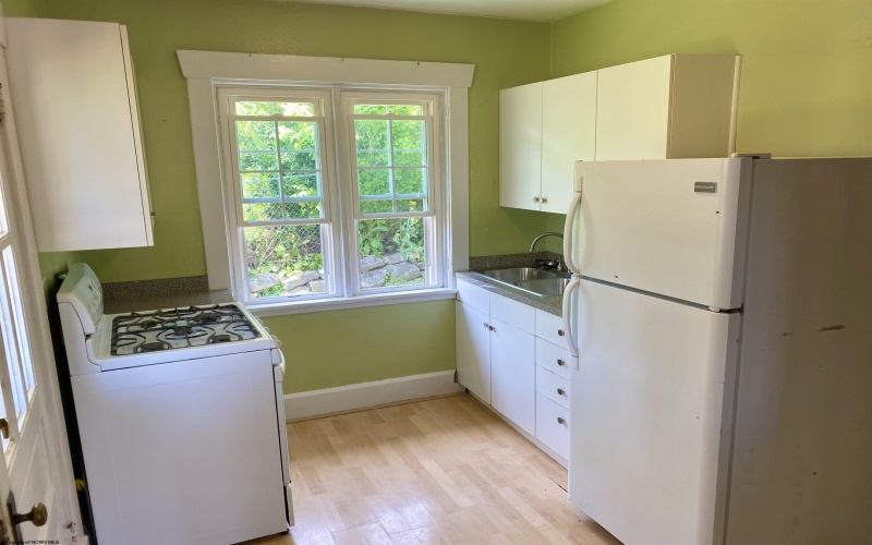 99 Russell Street, Fairmont, West Virginia 26554, 1 Bedroom Bedrooms, 4 Rooms Rooms,1 BathroomBathrooms,Residential Rentals,For Rent,Russell,10161429