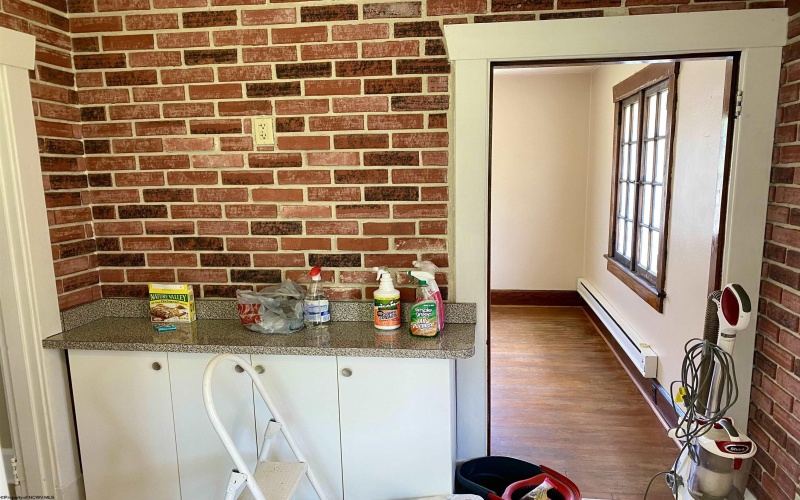 99 Russell Street, Fairmont, West Virginia 26554, 1 Bedroom Bedrooms, 4 Rooms Rooms,1 BathroomBathrooms,Residential Rentals,For Rent,Russell,10161429