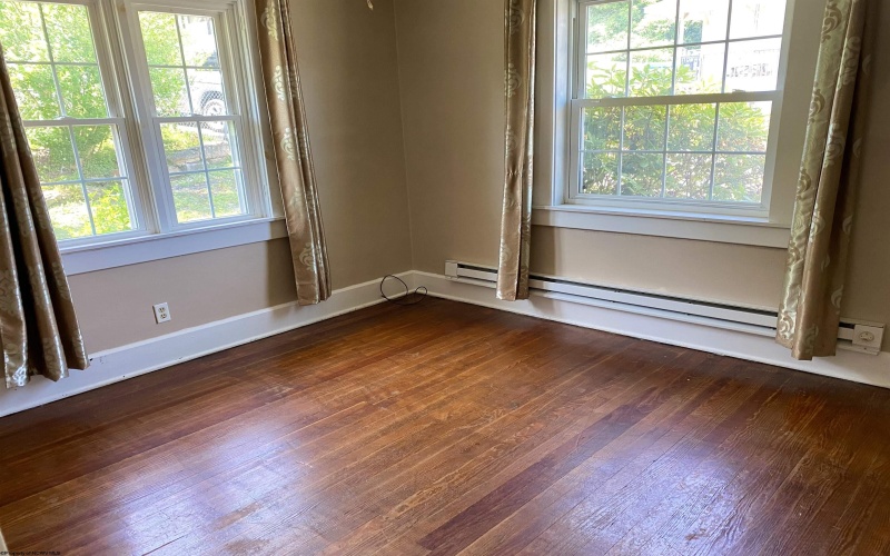 99 Russell Street, Fairmont, West Virginia 26554, 1 Bedroom Bedrooms, 4 Rooms Rooms,1 BathroomBathrooms,Residential Rentals,For Rent,Russell,10161429