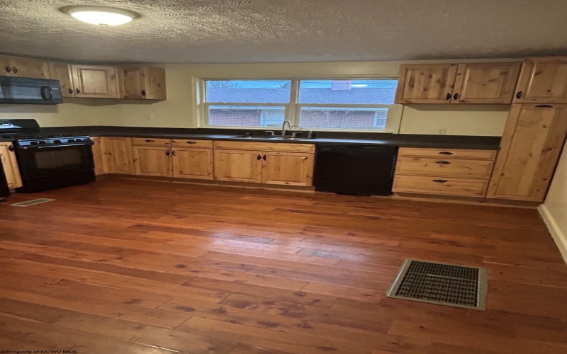 71 Lincoln Street, Buckhannon, West Virginia 26201, 3 Bedrooms Bedrooms, 5 Rooms Rooms,1 BathroomBathrooms,Single Family Detached,For Sale,Lincoln,10163016