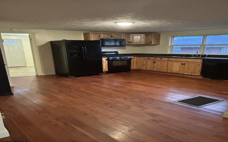 71 Lincoln Street, Buckhannon, West Virginia 26201, 3 Bedrooms Bedrooms, 5 Rooms Rooms,1 BathroomBathrooms,Single Family Detached,For Sale,Lincoln,10163016