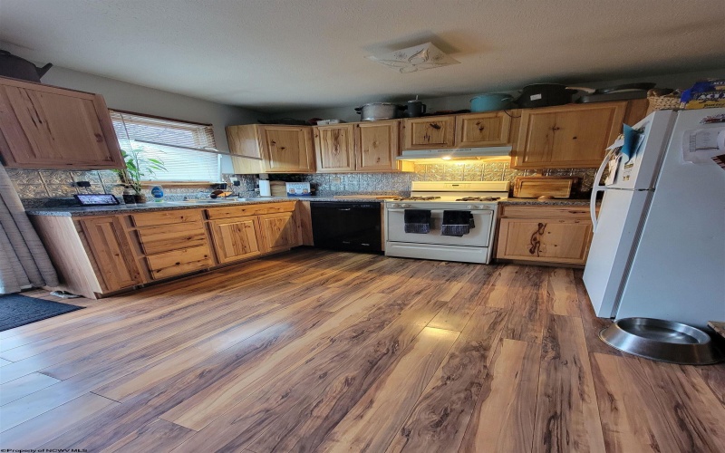 209 Pennsylvania Avenue, Parsons, West Virginia 26287, 3 Bedrooms Bedrooms, 6 Rooms Rooms,2 BathroomsBathrooms,Single Family Detached,For Sale,Pennsylvania,10163035