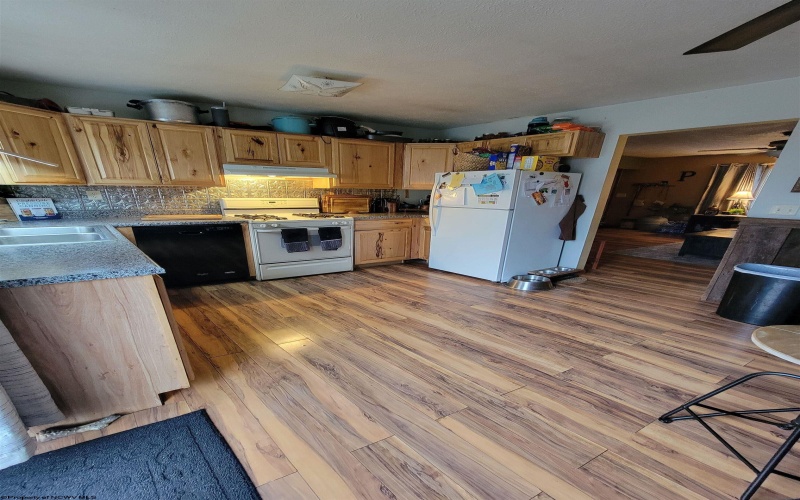 209 Pennsylvania Avenue, Parsons, West Virginia 26287, 3 Bedrooms Bedrooms, 6 Rooms Rooms,2 BathroomsBathrooms,Single Family Detached,For Sale,Pennsylvania,10163035