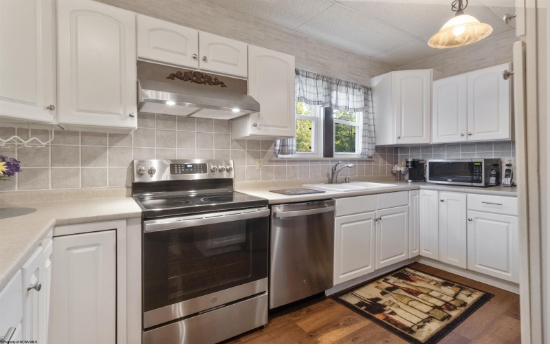 228 Jefferson Street, Bridgeport, West Virginia 26330, 3 Bedrooms Bedrooms, 8 Rooms Rooms,2 BathroomsBathrooms,Single Family Detached,For Sale,Jefferson,10161286