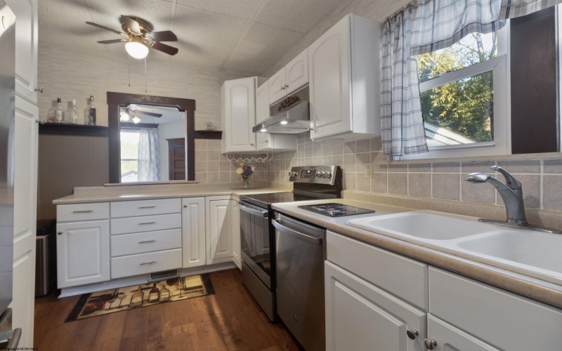 228 Jefferson Street, Bridgeport, West Virginia 26330, 3 Bedrooms Bedrooms, 8 Rooms Rooms,2 BathroomsBathrooms,Single Family Detached,For Sale,Jefferson,10161286