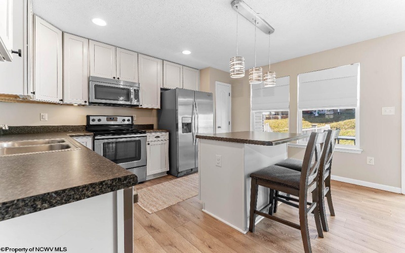 115 Tee Drive, Maidsville, West Virginia 26541, 3 Bedrooms Bedrooms, 7 Rooms Rooms,2 BathroomsBathrooms,Single Family Attached,For Sale,Tee,10163040