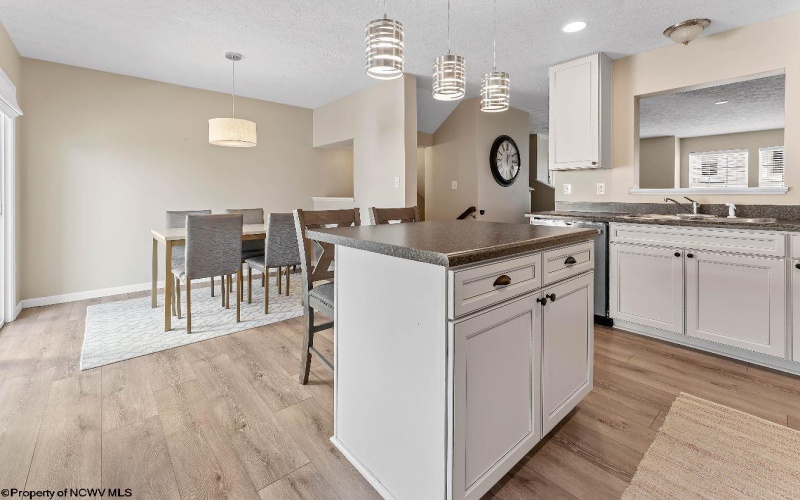 115 Tee Drive, Maidsville, West Virginia 26541, 3 Bedrooms Bedrooms, 7 Rooms Rooms,2 BathroomsBathrooms,Single Family Attached,For Sale,Tee,10163040