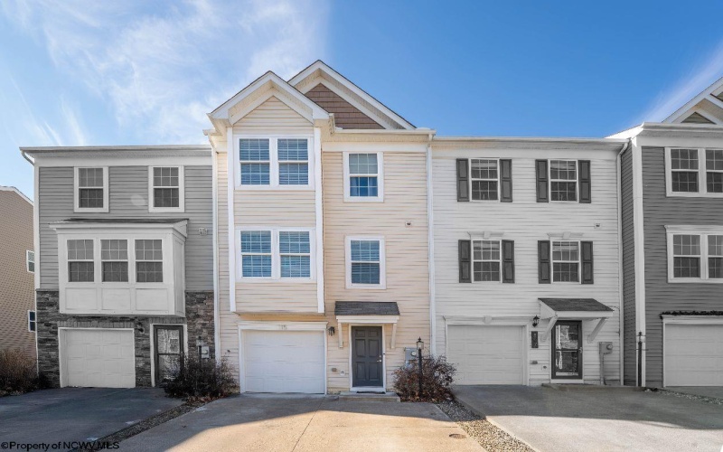 115 Tee Drive, Maidsville, West Virginia 26541, 3 Bedrooms Bedrooms, 7 Rooms Rooms,2 BathroomsBathrooms,Single Family Attached,For Sale,Tee,10163040