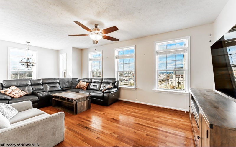 4102 Sun View Drive, Morgantown, West Virginia 26505, 3 Bedrooms Bedrooms, 6 Rooms Rooms,3 BathroomsBathrooms,Single Family Attached,For Sale,Sun View,10163049